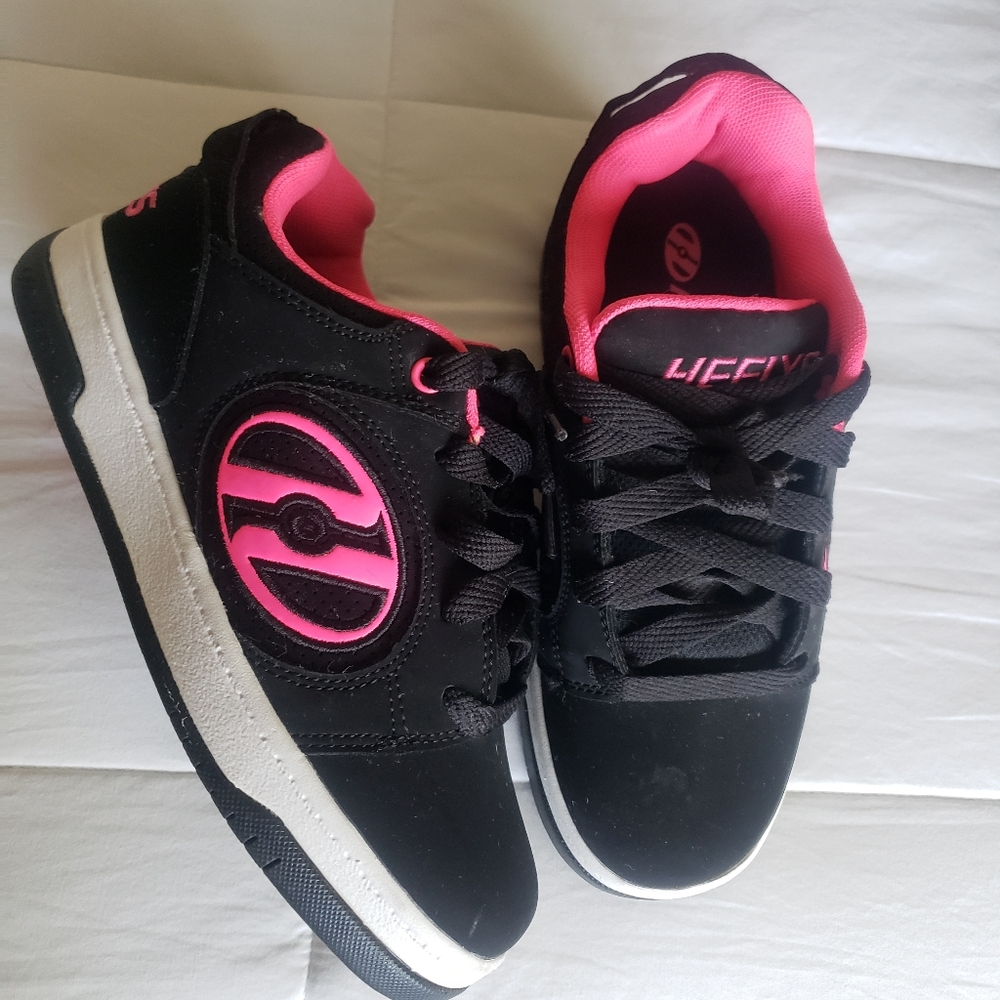 Heelys  voyager skate shoe